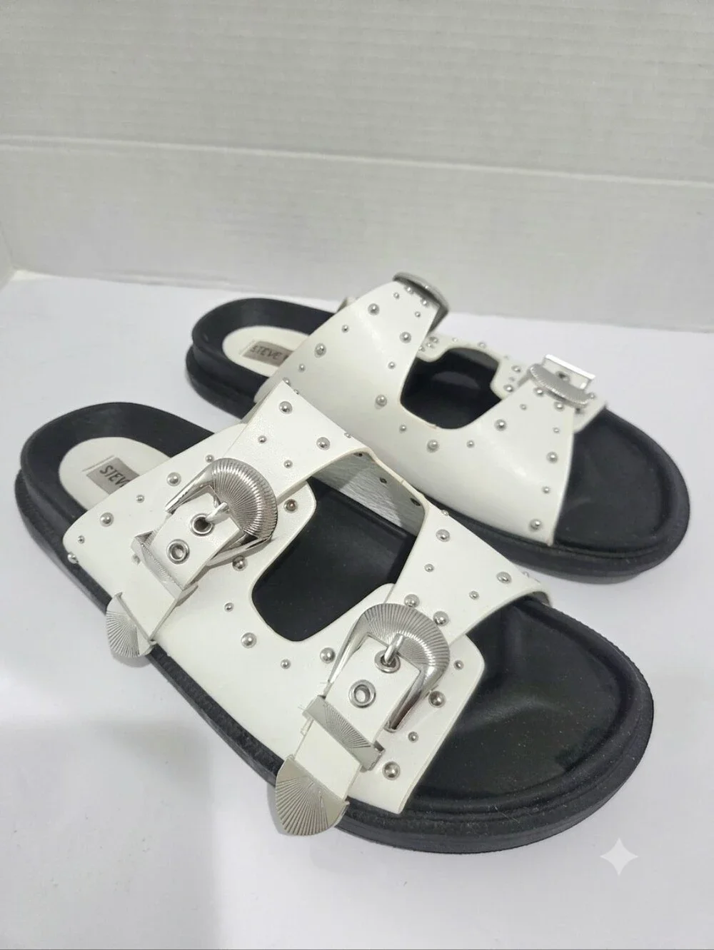 STEVE MADDEN CONNELY BUCKLE SLIDE SANDALS SIZE 8.